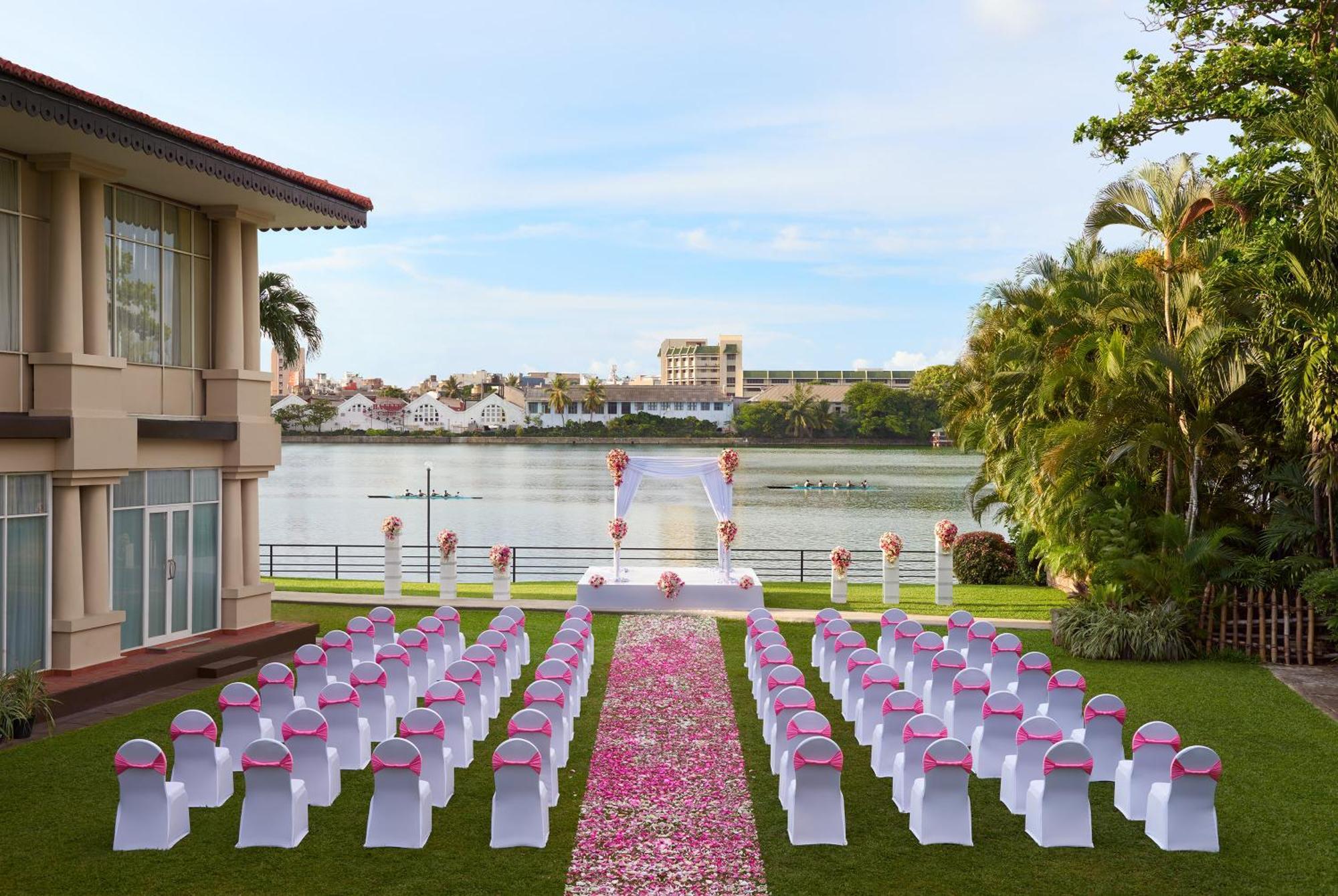 Cinnamon Lakeside Colombo Eksteriør bilde The Riverfront Lawn