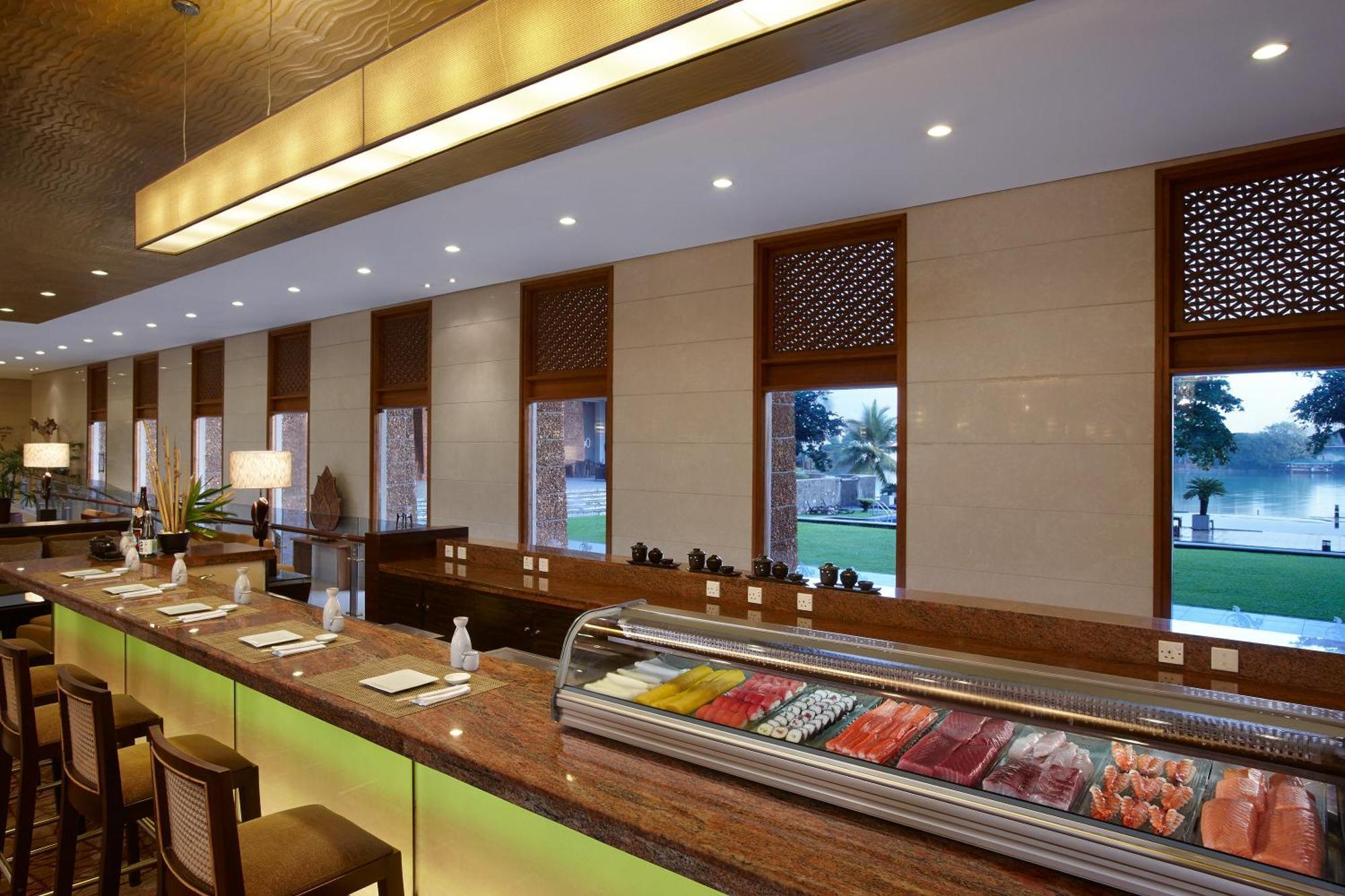 Cinnamon Lakeside Colombo Eksteriør bilde Sushi bar at the Taj Bengal