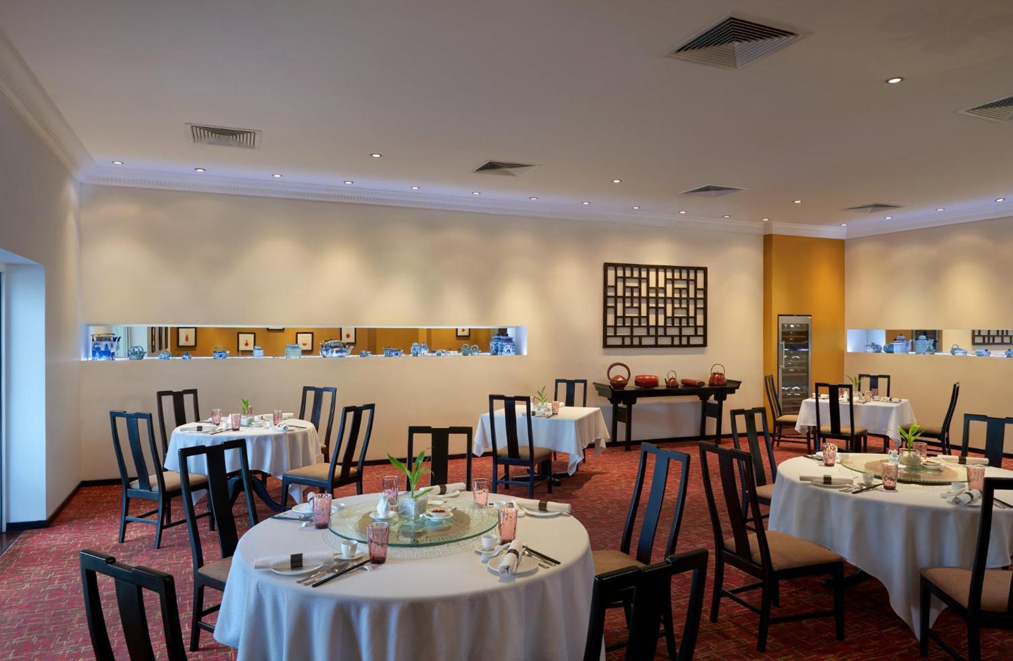 Cinnamon Lakeside Colombo Eksteriør bilde Interior of the restaurant