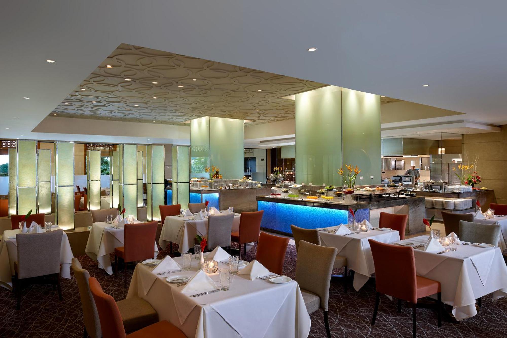 Cinnamon Lakeside Colombo Eksteriør bilde The restaurant