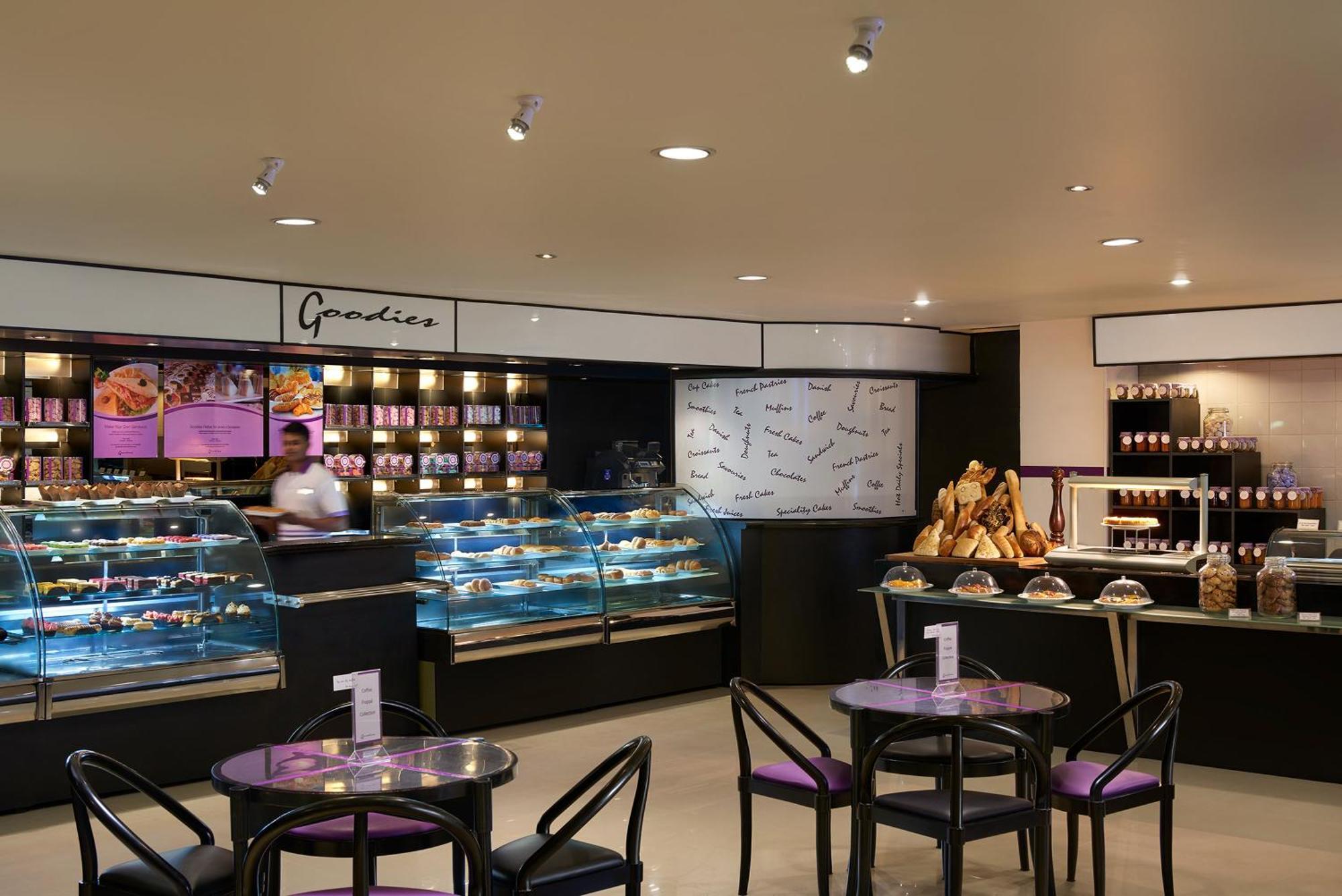 Cinnamon Lakeside Colombo Eksteriør bilde A pastry shop in Kuala Lumpur, Malaysia