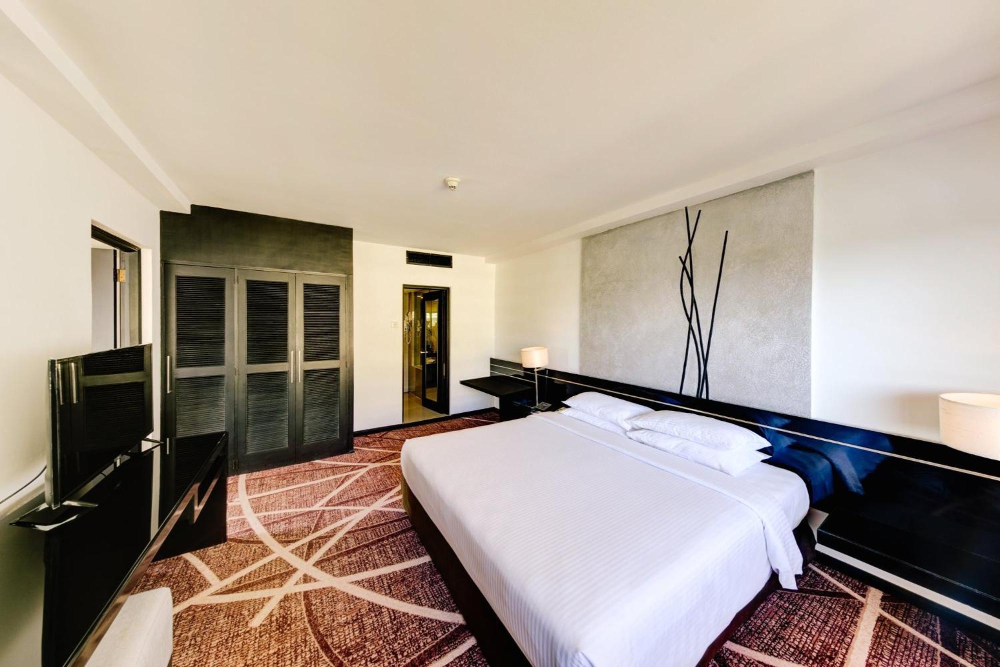 Cinnamon Lakeside Colombo Eksteriør bilde Deluxe Room