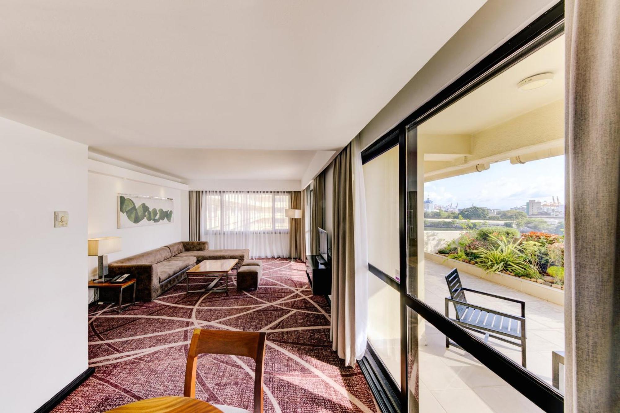 Cinnamon Lakeside Colombo Eksteriør bilde A suite at the Hilton San Francisco