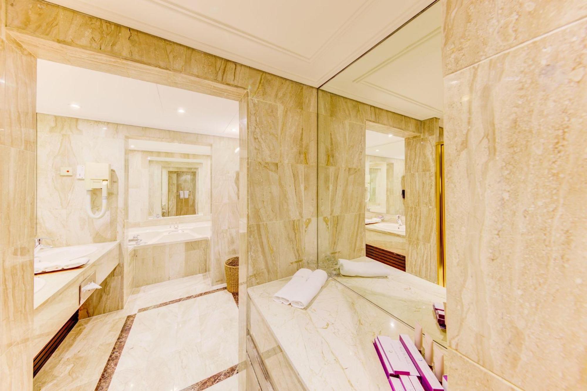 Cinnamon Lakeside Colombo Eksteriør bilde Bathroom
