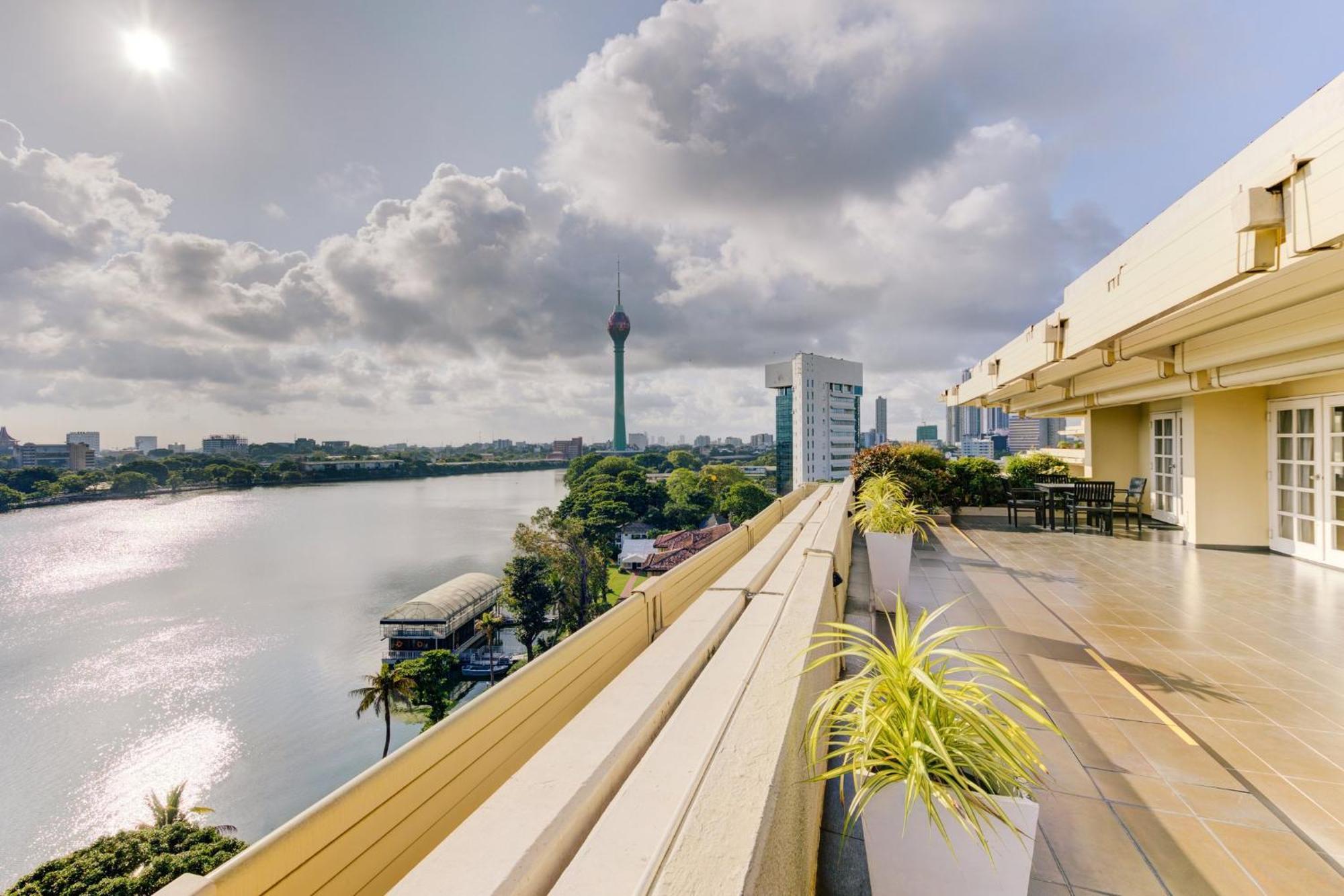 Cinnamon Lakeside Colombo Eksteriør bilde View of the river from the hotel