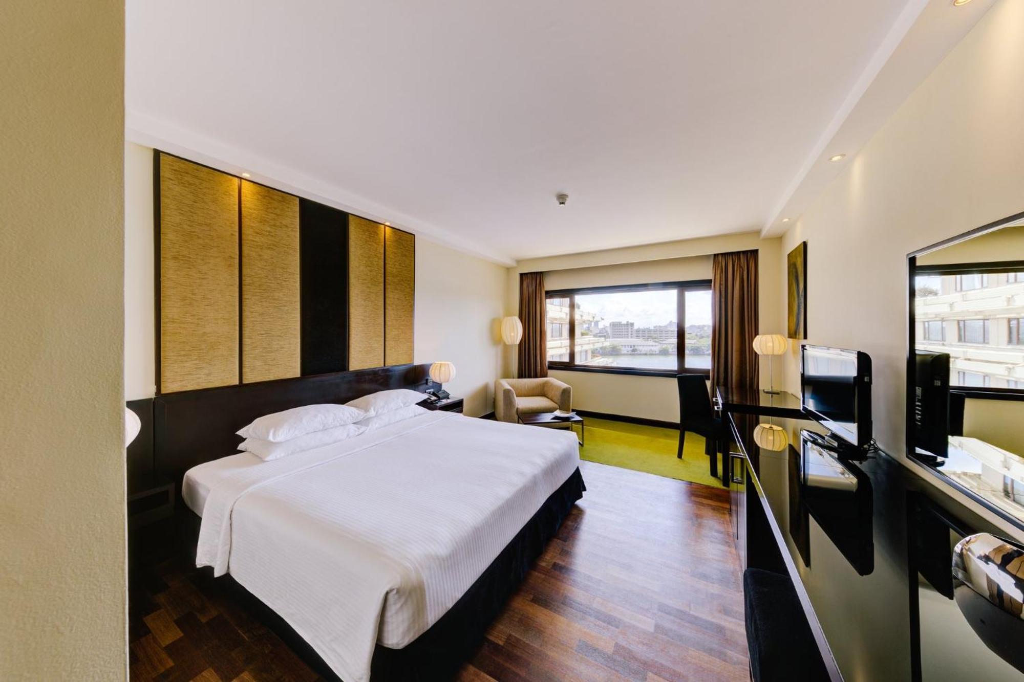 Cinnamon Lakeside Colombo Eksteriør bilde Deluxe Room